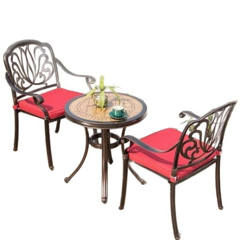 Gegoten aluminium tafel en sto - Outdoor Furniture One Piece recensie en prijs